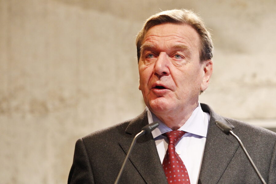Tysklands tidigare förbundskansler Gerhard Schröder kan komma att bli av med sina förmåner.