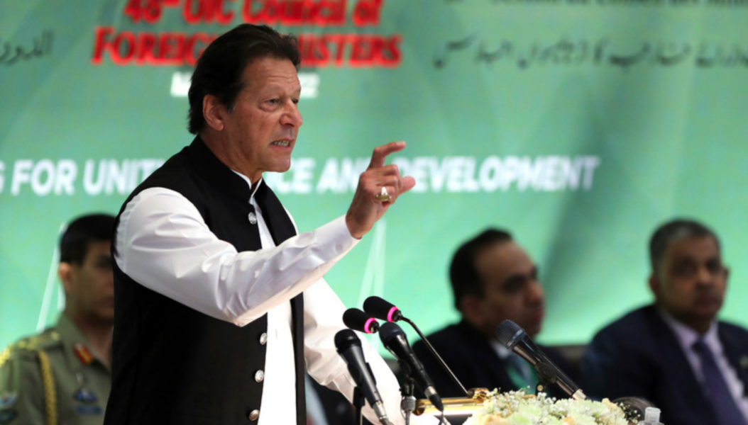 Imran Khan tvingades lämna posten som premiärminister i Pakistan under söndagen.