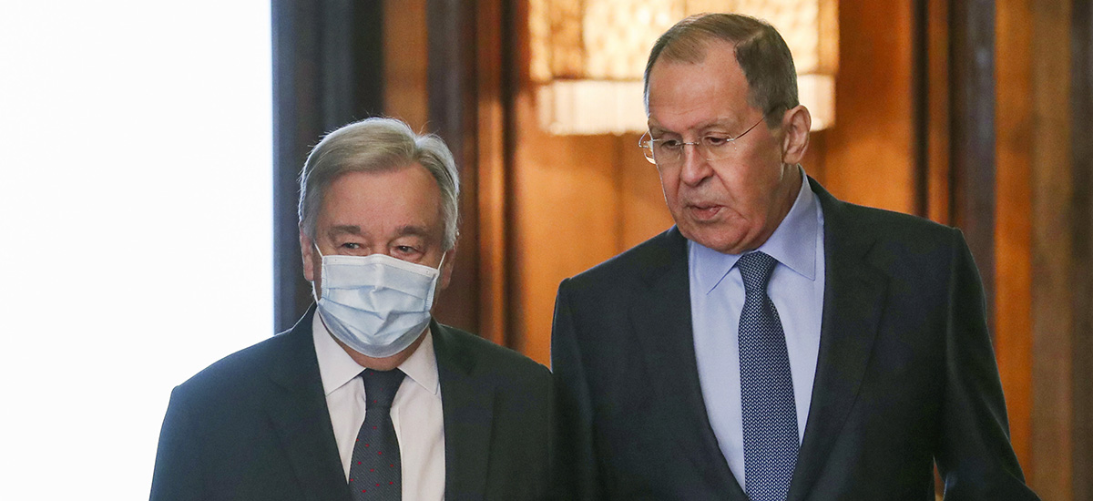 FN:s generalsekreterare António Guterres och Rysslands utrikesminister Sergej Lavrov möts i Moskva under tisdagen.
