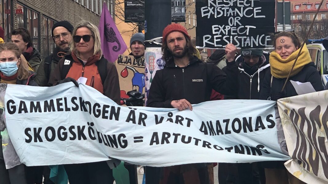 Aktivister från bland annat Extinction rebellion och Skogsupproret demonstrerade utanför Sveaskogs bolagsstämma på onsdagseftermiddagen.