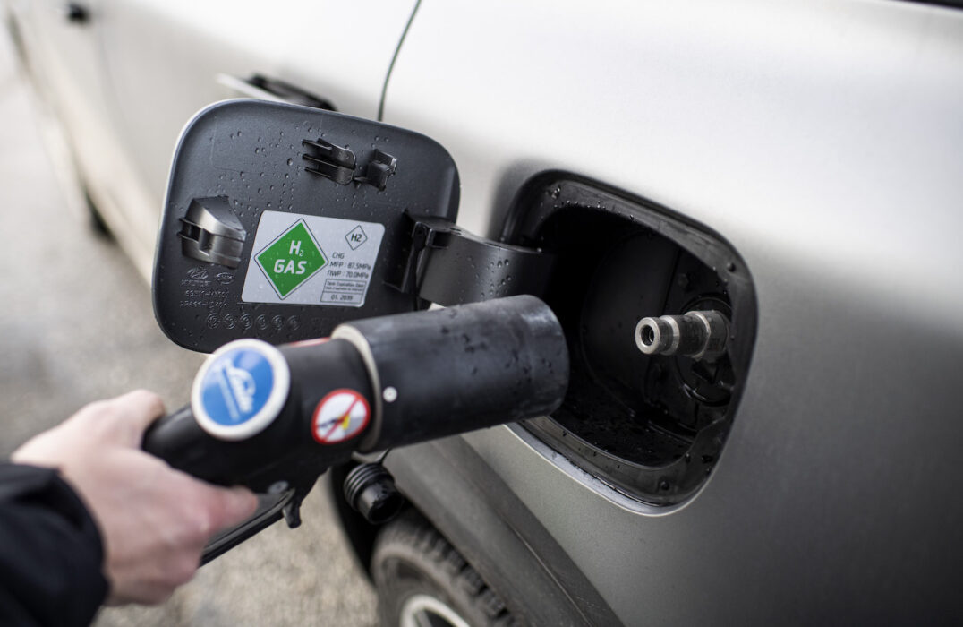 Vätgasdrivna fordon i klassen lätt lästbil skulle klara de nya utsläppskraven, men däremot inte pristaket för att kunna få klimatbonus, menar Upphandlingsmyndigheten.