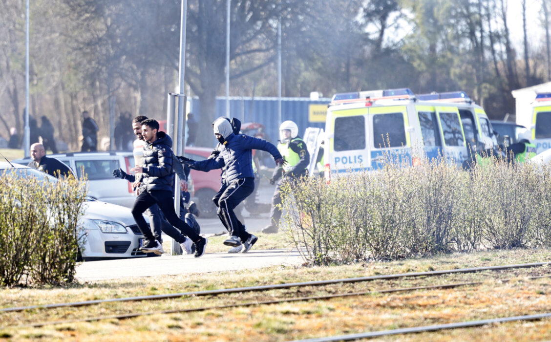 Det finns en särskild taktik som polisen kan använda vid bland annat demonstrationer som de i påskhelgen.