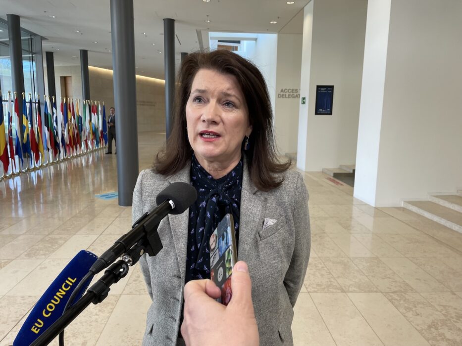 Utrikesminister Ann Linde vid måndagens EU-möte i Luxemburg.