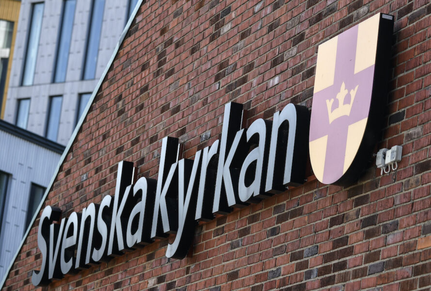 Medlingsinstitutet har nu utsett tre personer som ska försöka medla i tvisten mellan Kommunal och Svenska kyrkans arbetsgivarorganisation.