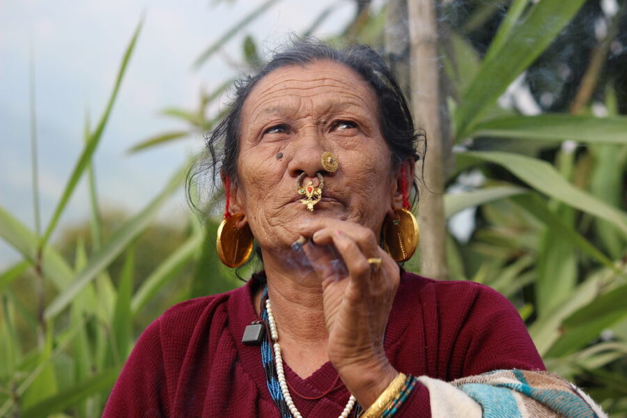 Kvinnlig ledare för en av ursprungsbefolkningarna i delstaten Sikkim i Indien.