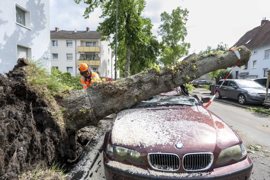 Lippstadt, Tyskland där kraftigt regn och tre tornador dragit fram.
