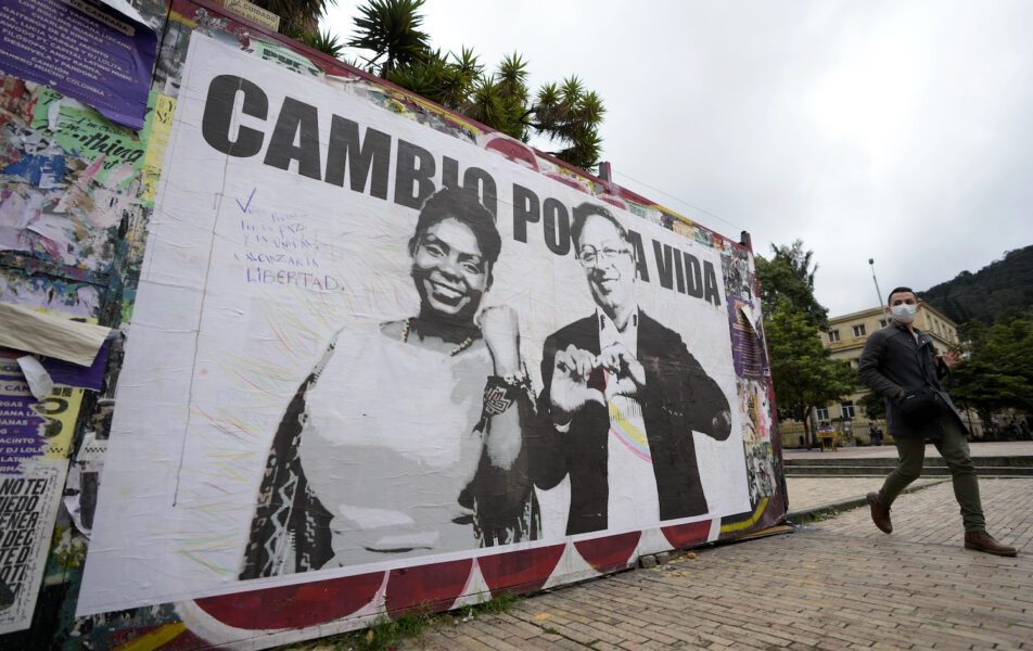Vänsterkandidaten Gustavo Petro och vicepresidentkandidaten Francia Márquez Mina har utlovat en "förändring för livet", men har båda hotats till livet flera gånger.