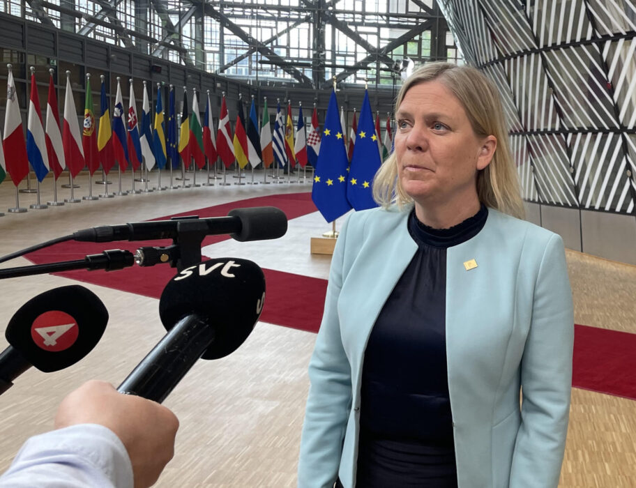 Statsminister Magdalena Andersson (S) anländer till EU-toppmötet i Bryssel.