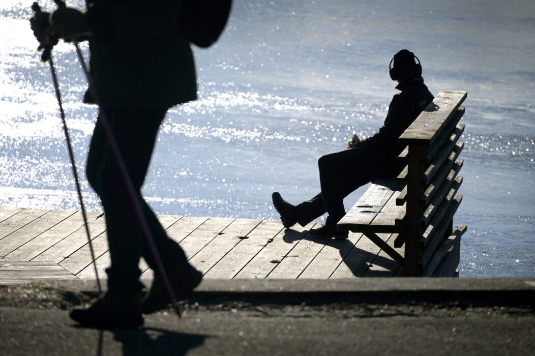 ”Sören Kierkegaard har sagt: ’När en människa, som i sin fysiska varelse alltid är vänd utåt i tron att lyckan finns utanför henne, slutligen vänder sig inåt och upptäcker att dess källa finns inom henne, är detta en av existensens djupaste insikter’”, skriver debattören.