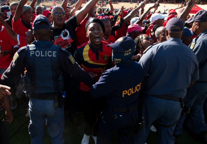 Protester mot Sydafrikas president Cyril Ramaphosa i Rustenburg.