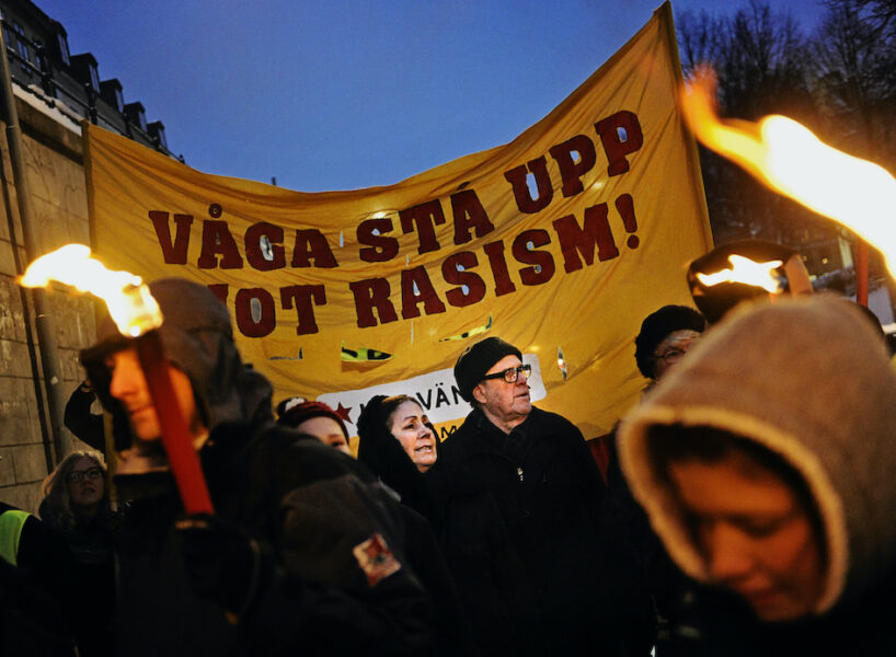 Rasismen är högst närvarande i det svenska samhället och sänker livsglädjen för de utsatta, visar en färsk undersökning från Expo.