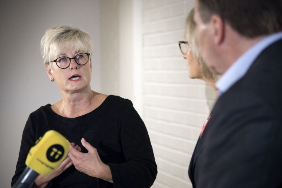 Marie Linder, förbundsordförande på Hyresgästföreningen (till vänster).
