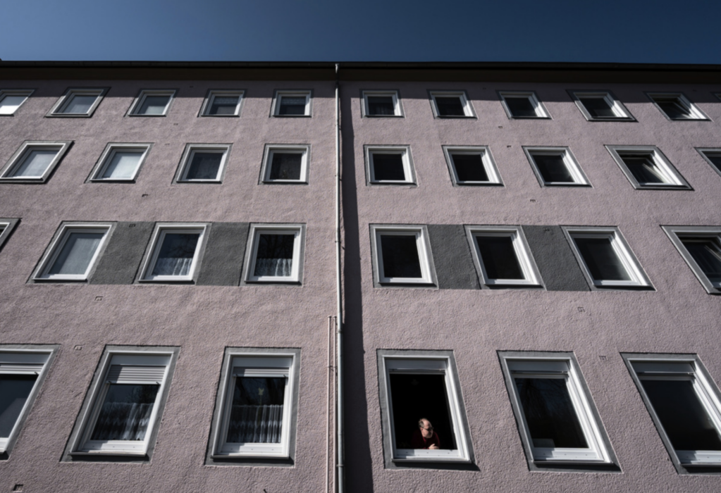181 498 hyresgäster hade 94 miljarder kronor i skulder hos Kronofogden år 2021.