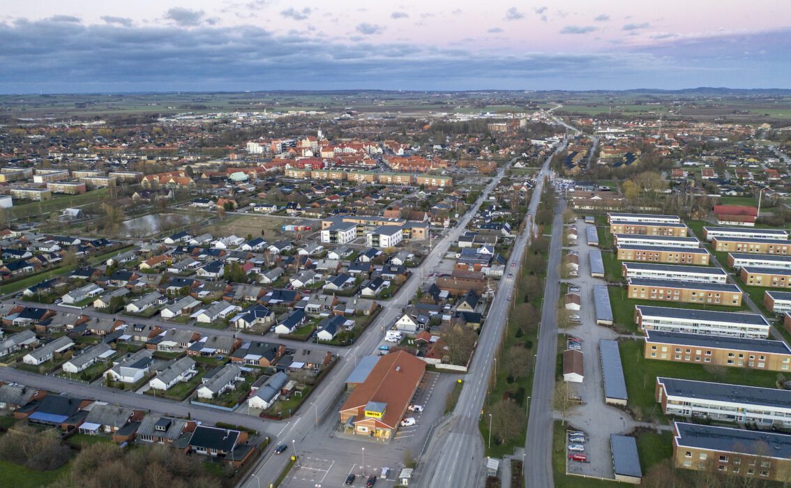 Beslutet att stoppa mottagande av kvotflyktingar drevs igenom av sverigedemokrater och moderater, medan C och S röstade emot.