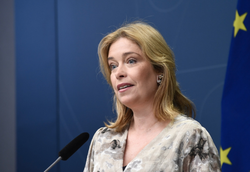Annika Strandhäll (S) är såväl minister i regeringen som ordförande för S-kvinnor.