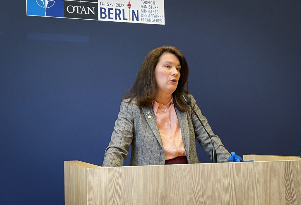 Sveriges utrikesminister Ann Linde i Berlin i samband med att Natos utrikesministrar träffas.