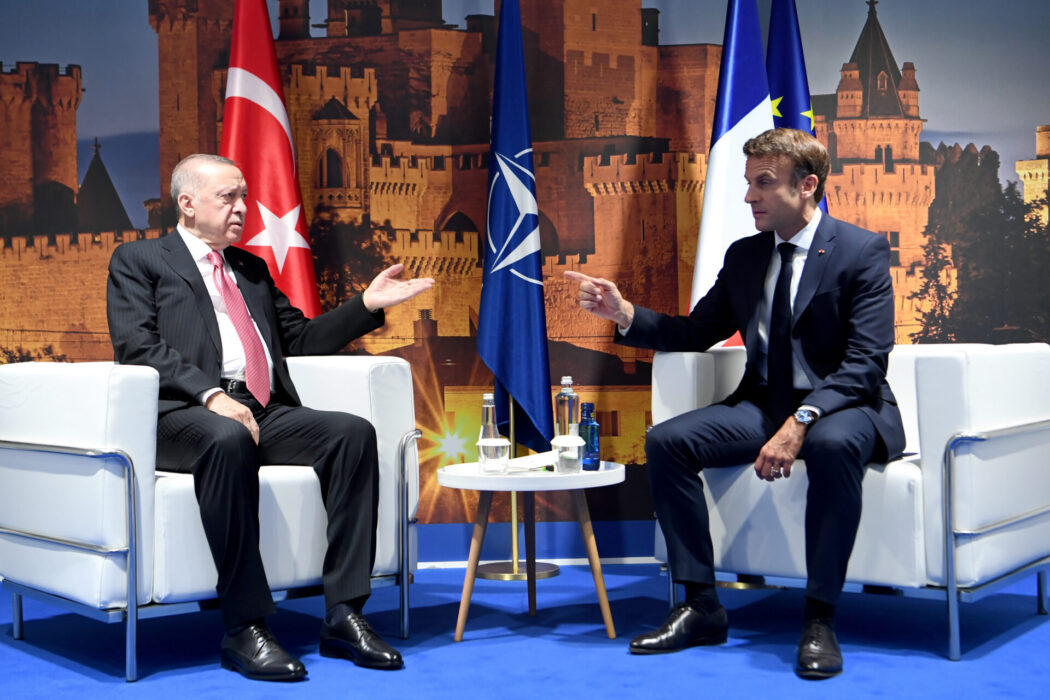 Turkiet har nu gett med sig och släpper in Serige och Finland i Nato.