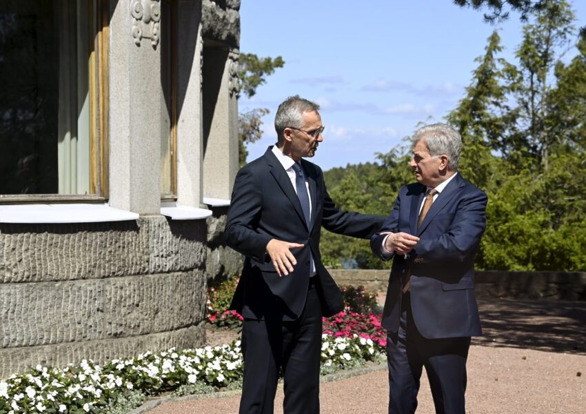 Natochefen Jens Stoltenberg är under söndagen på besök i Finland och träffar president Sauli Niinistö.