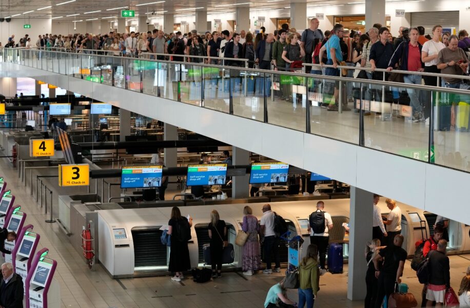 Schiphol – Europas tredje största flygplats måste nu sätta ett tak för antalet resor.