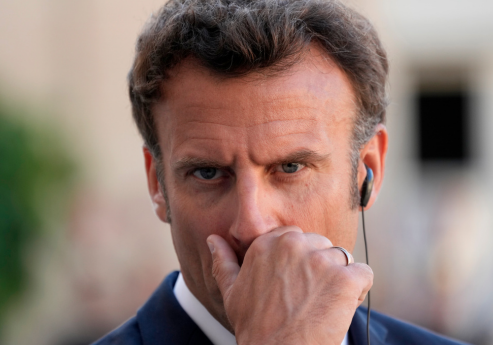 Frankrikes president Emmanuel Macron väntar spänt på resultaten i parlamentsvalet som inleds på söndag, den 12 juni