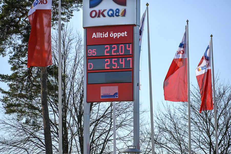 Drivmedelspriser anno mars 2022, den 10 juni ligger priset för 95-oktanig bensin på runt 23 kronor litern.