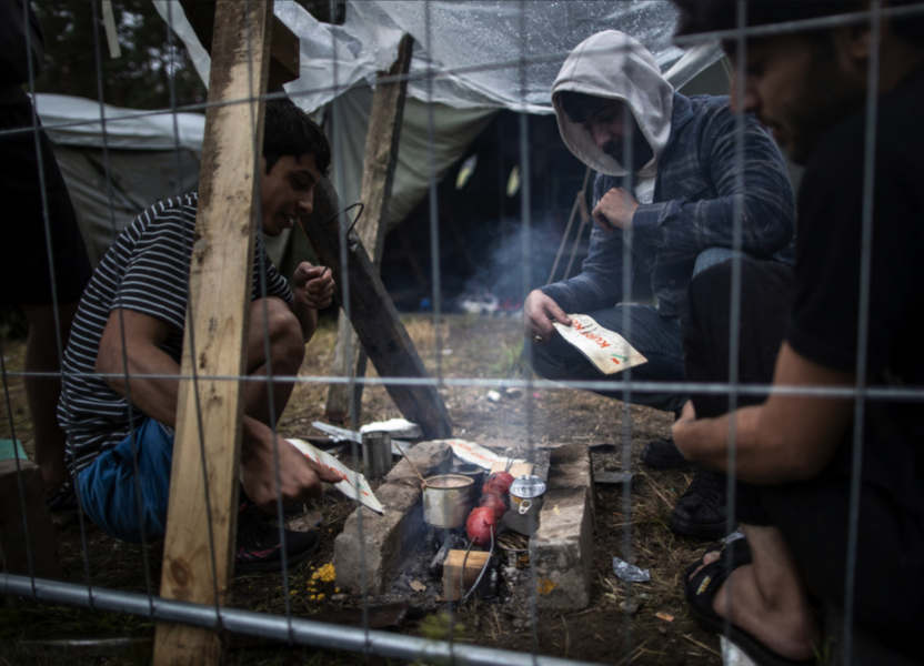 Migranter vid ett nybyggt flyktingläger i Litauen, nära gränsen till Belarus, i augusti 2021.
