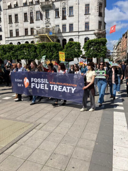 Bland deltagarna i dagens klimatstrejk fanns representanter från delegationen Fossil Fuel Non-Proliferation Treaty.