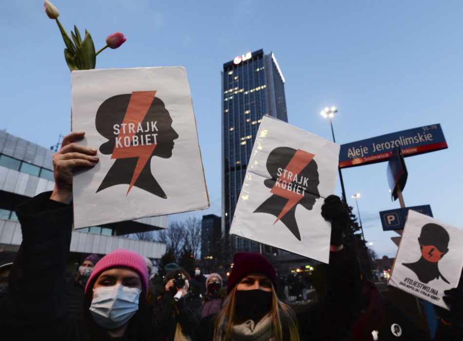 Kvinnostrejk, en polsk kvinnorättsorganisation, demonstrerade mot abortlagarna på 8 mars i fjol.
