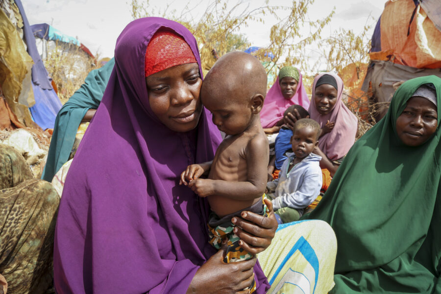 Två av de miljoner om drabbats av hunger den senaste tiden är Nunay Mohamed och hennes ettåriga barn, som flytt från det torkdrabbade området Nedre Shabelle i Somalia.