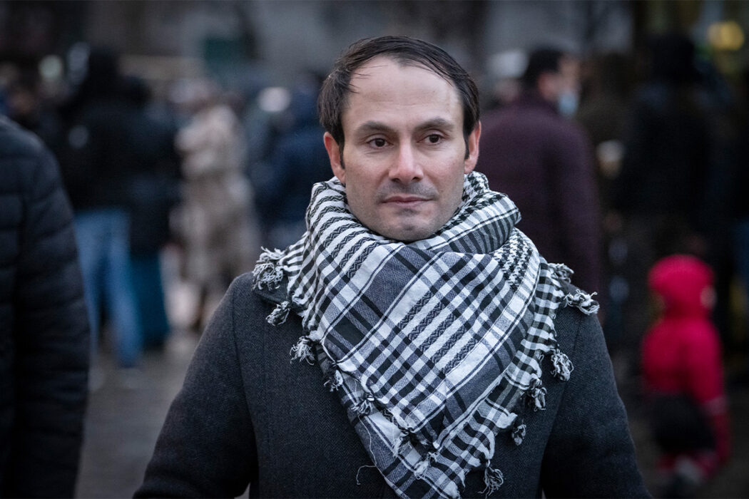 Partiet Nyans partiledare Mikail Yüksel står överst på partiets lista i 16 kommuner, liksom på flera listor till regioner och olika valkretsar till riksdagen.