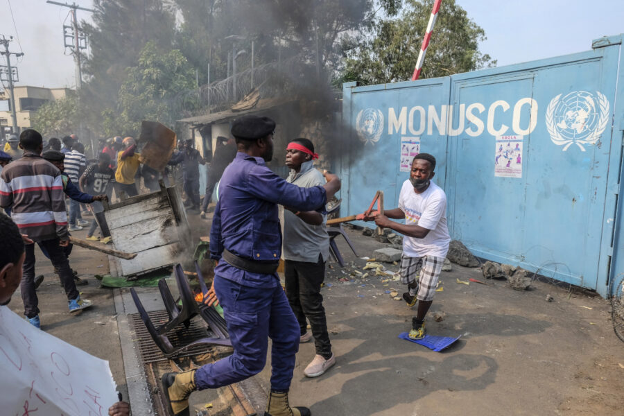Invånare i Kongo protesterar mot den fredsbevarande styrkan Monusco.