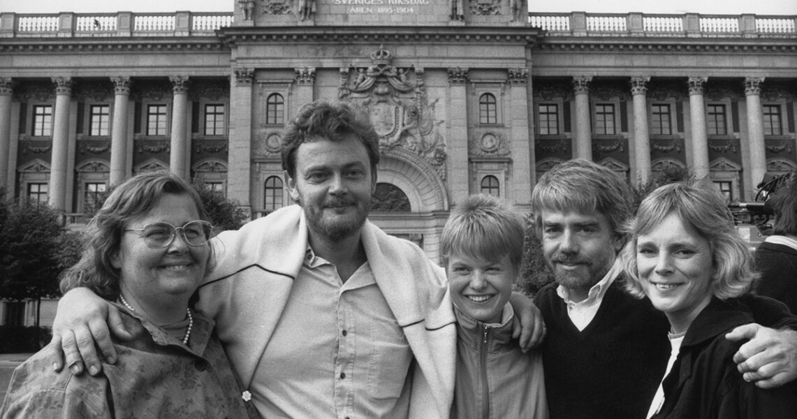 Ragnhild Pohanka, Birger Schlaug, Åsa Domeij, Per Gahrton och Eva Goes – fem MP-veteraner framför riksdagen i september 1988.