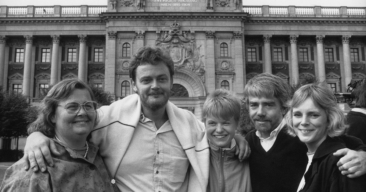 Ragnhild Pohanka, Birger Schlaug, Åsa Domeij, Per Gahrton och Eva Goes – fem MP-veteraner framför riksdagen i september 1988.