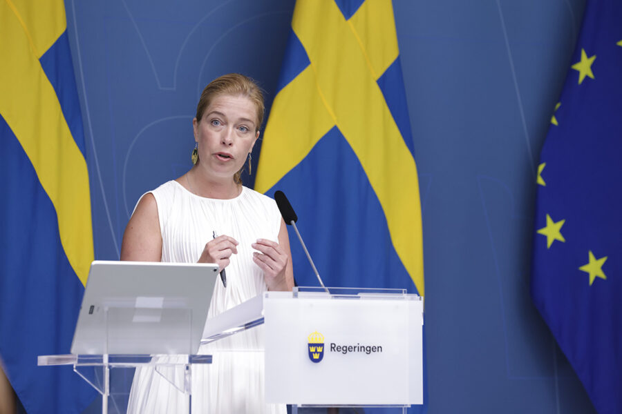 Klimat- och miljöminister Annika Strandhäll håller pressträff om uppdrag till Strålsäkerhetsmyndigheten och Naturvårdsverket med anledning av Rysslands invasion av Ukraina.