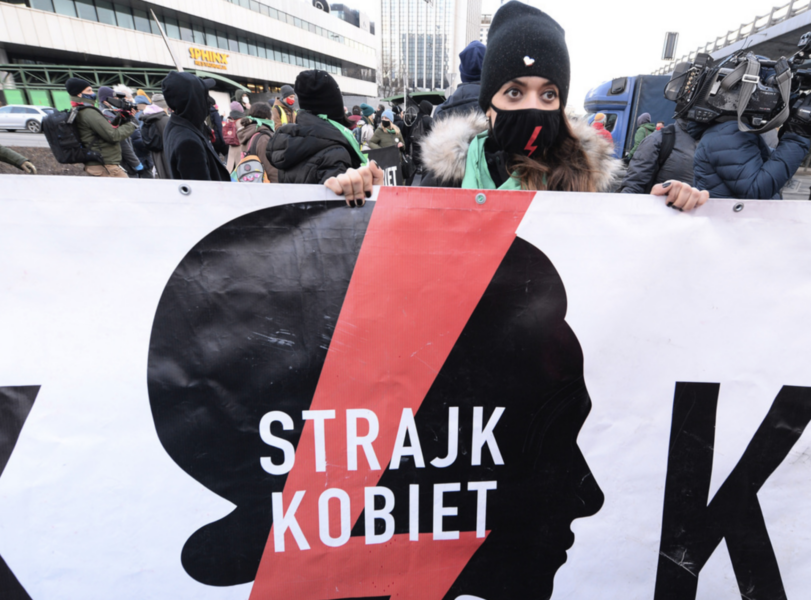Kvinnostrejk, en polsk kvinnorättsorganisation, demonstrerade mot abortlagarna på 8 mars i fjol.