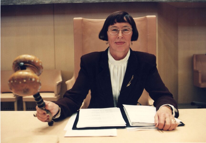 Birgitta Dahl tog striden mot freonerna på 80-talet, på bilden ser vi henne som talman år 2002.