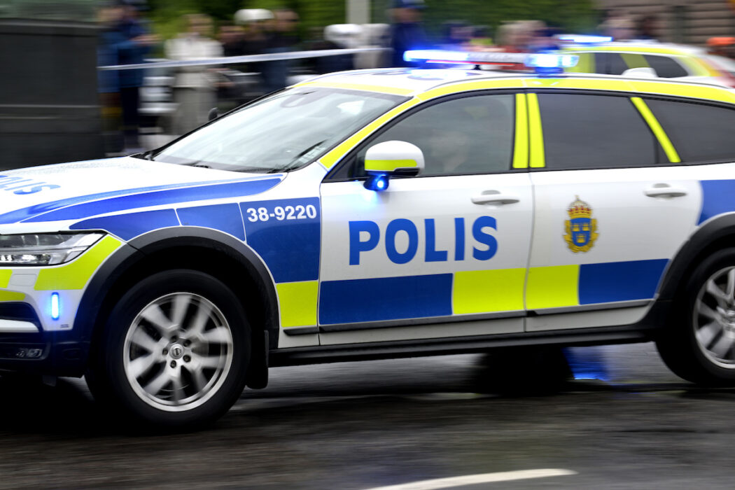 Mannen fördes till sjukhus men avled senare.