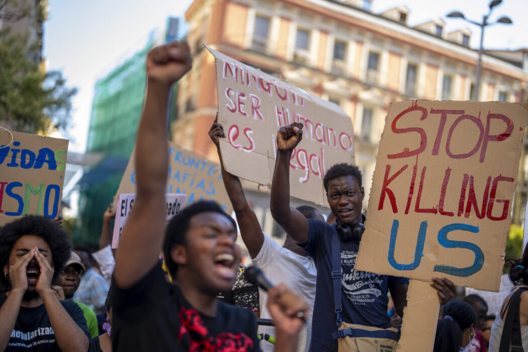 Den 1 juli protesterade människor i flera olika städer i Spanien mot det övervåld som den spanska och marockanska polisen gjort sig skyldiga till i Melilla den 24 juni, och som resulterade i 23 till 37 dödsfall.