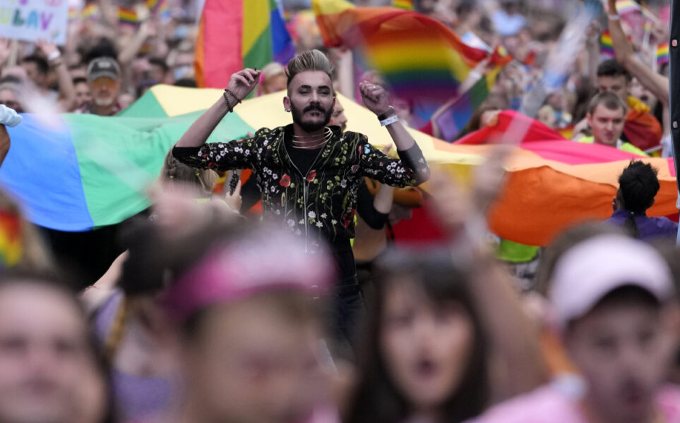 Deltagare i förra årets prideparad i Serbiens huvudstad Belgrad.