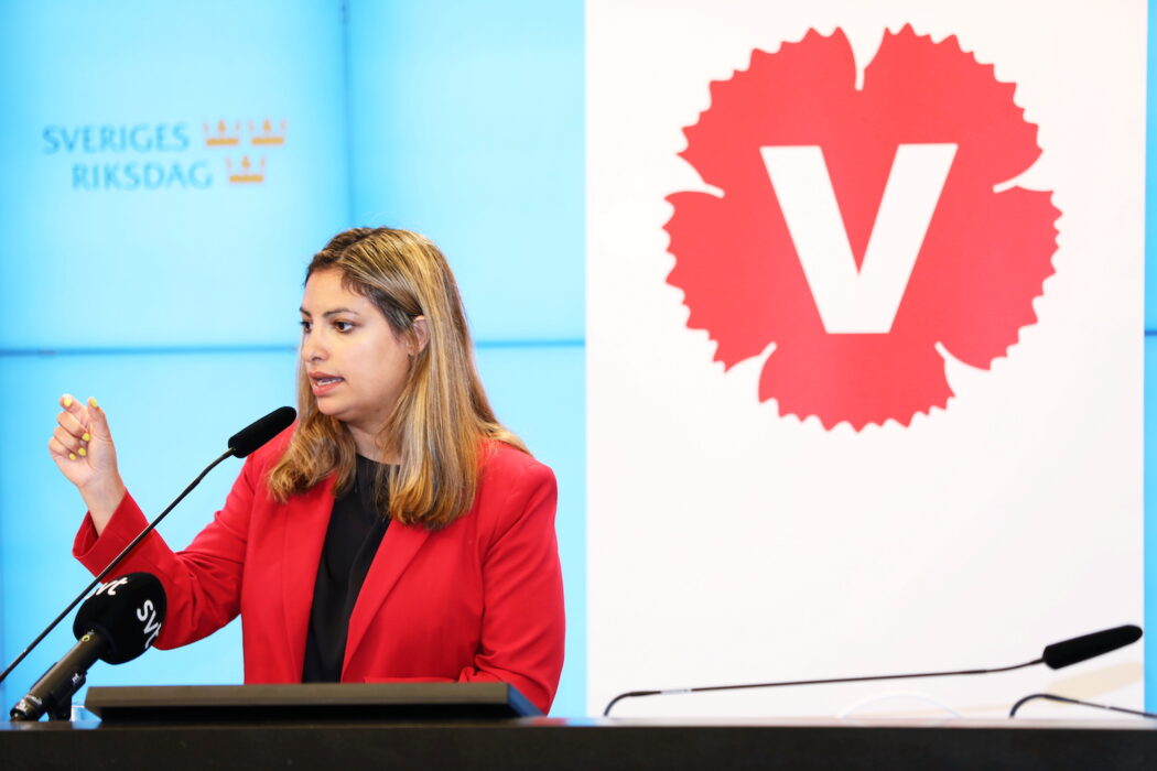 Vänsterpartiets partiledare Nooshi Dadgostar (V) vill se ett "Sverigepris" på el.