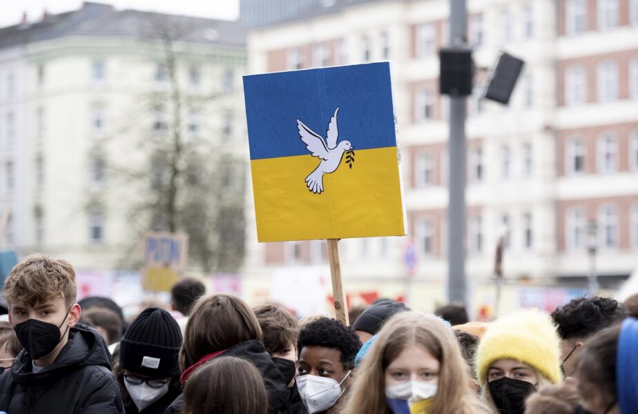 I ett efterkrigsscenario där Ukraina genomför reformer och förbättringar, som de som krävs för EU-medlemskapet, kan inrättandet av ett fredsdepartement också vara en viktig del av Ukrainas institutionella och administrativa utveckling, menar debattören.