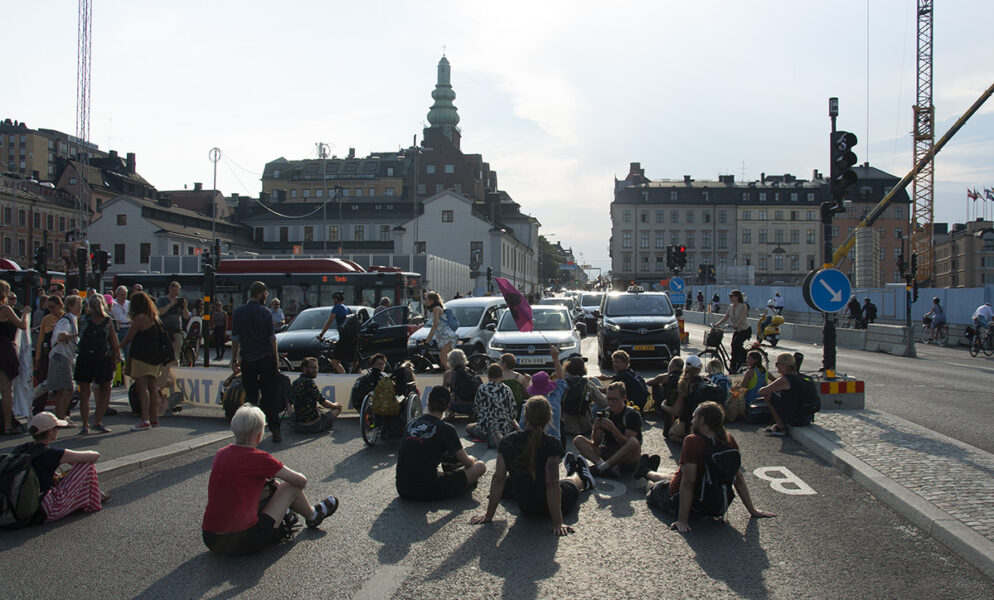 En av dagens klimataktioner ägde rum vid Slussen i centrala Stockholm.