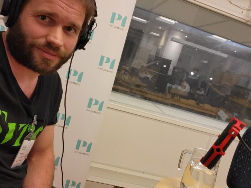 Mattias Gönczi har kommenterat två av partiledarutfrågningarna i Sveriges radios Ekot.