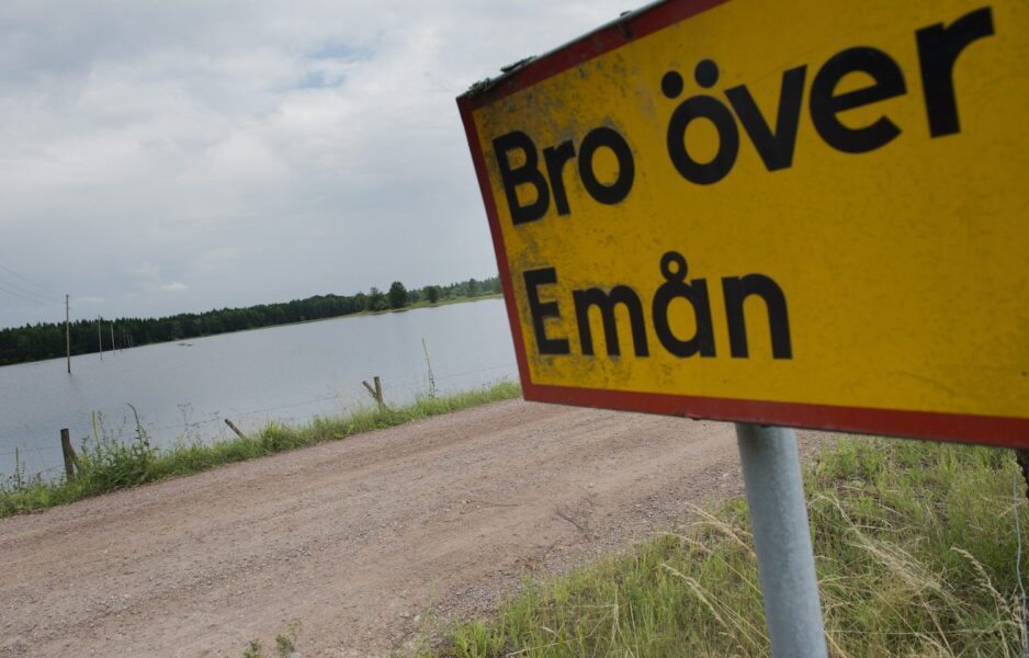 Flödena i Emån i Småland har under sommaren sjunkit till kritiska nivåer.