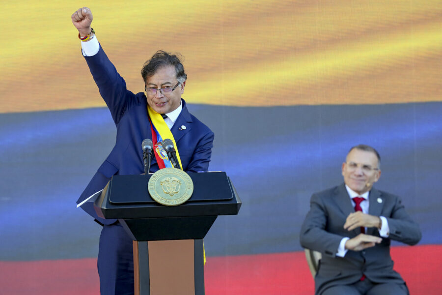 Gustavo Petro under sitt installationstal som ny president i Colombia under söndagen.