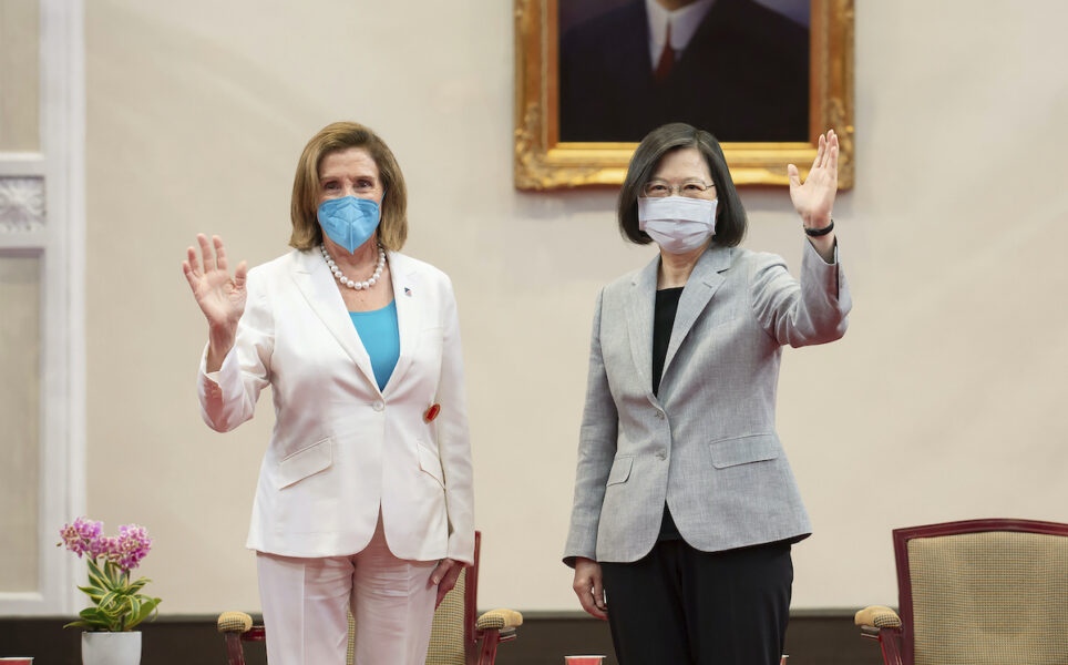 Nancy Pelosi tillsammans med Taiwans president Tsai Ing-Wen.
