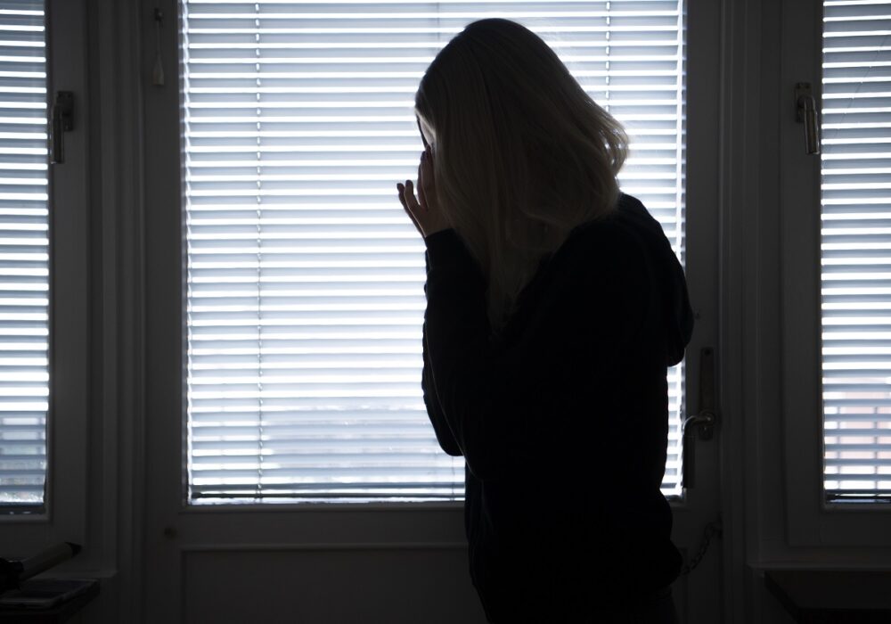 "Av 10 000 deltagare mellan 18 och 25 år konstateras att 8 av 10 lider av klimatångest, varav 45 procent påverkas av den i dagliga sysslor samt sättet de äter och sover på.