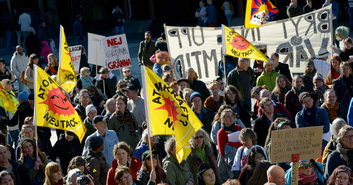 Fältbiologerna demonstrerar mot gruvexploatering 2013.