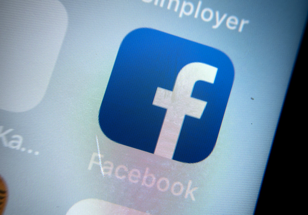 Facebooks algoritmer hjälpte till att sprida hat mot rohingyer menar Amnesty.