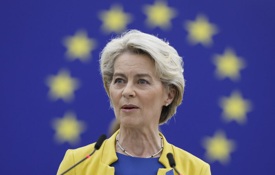 EU-kommissionens ordförande Ursula von der Leyen talar inför EU-parlamentet i Strasbourg.
